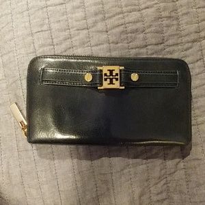 Black leather Tory Burch wallet